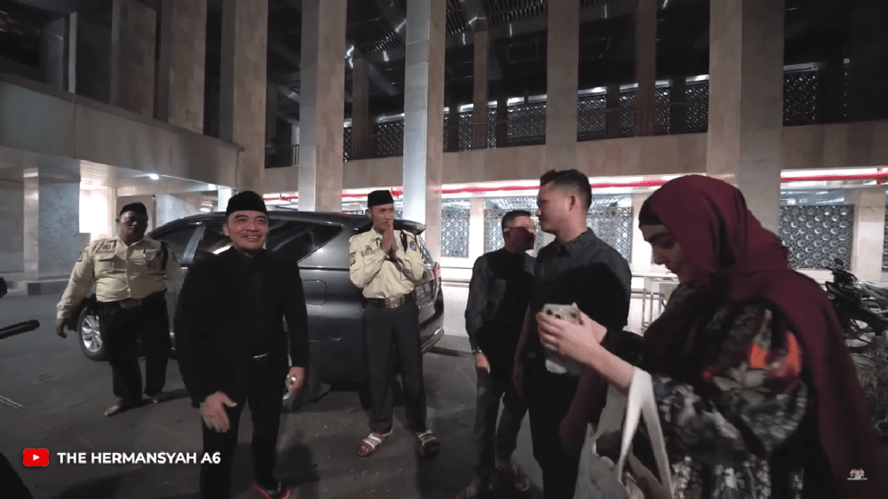 potret keluarga The Hermansyah iktikaf (youtube.com/The Hermansyah)