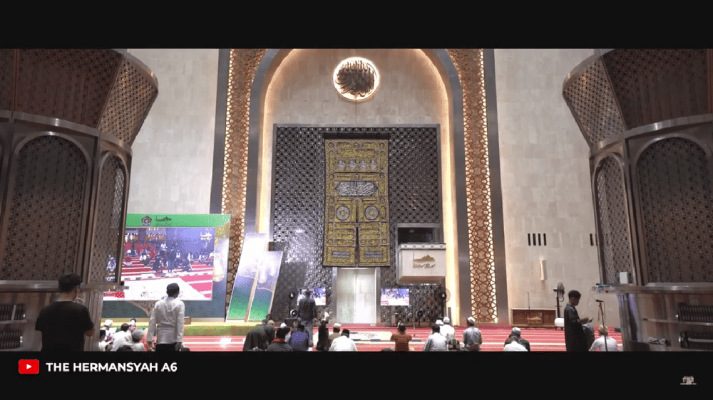 potret keluarga The Hermansyah iktikaf (youtube.com/The Hermansyah)