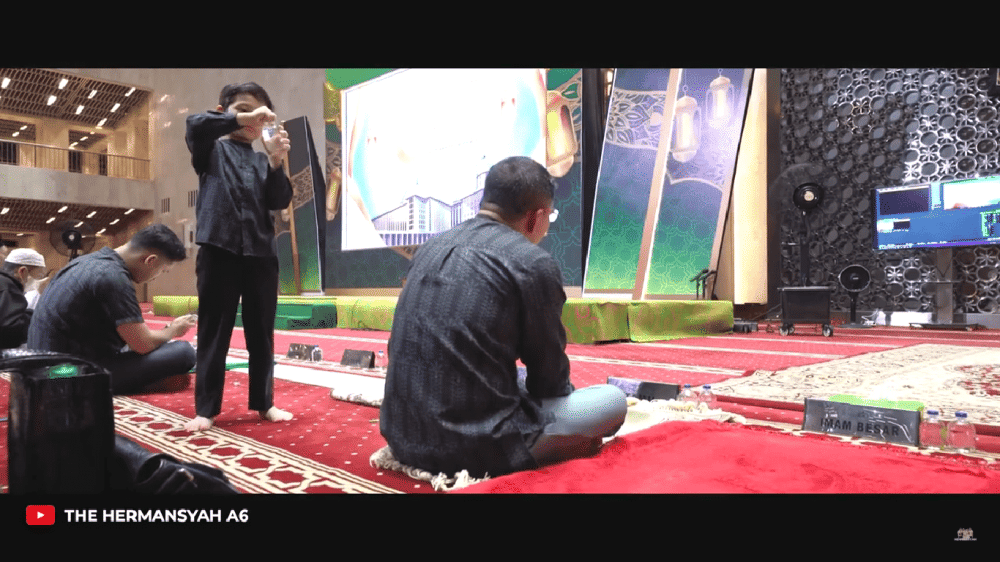 potret keluarga The Hermansyah iktikaf (youtube.com/The Hermansyah)