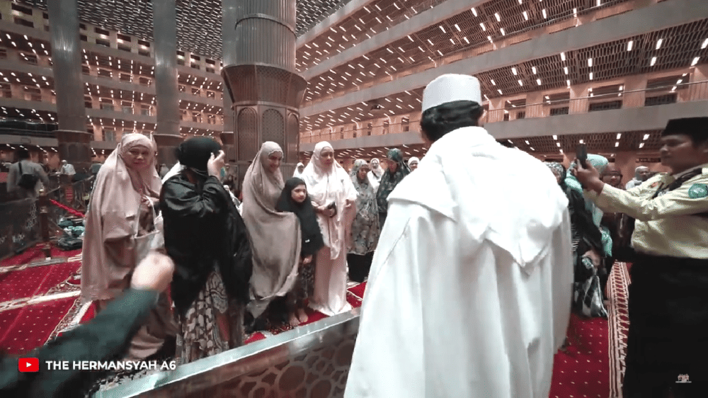 potret keluarga The Hermansyah iktikaf (youtube.com/The Hermansyah)