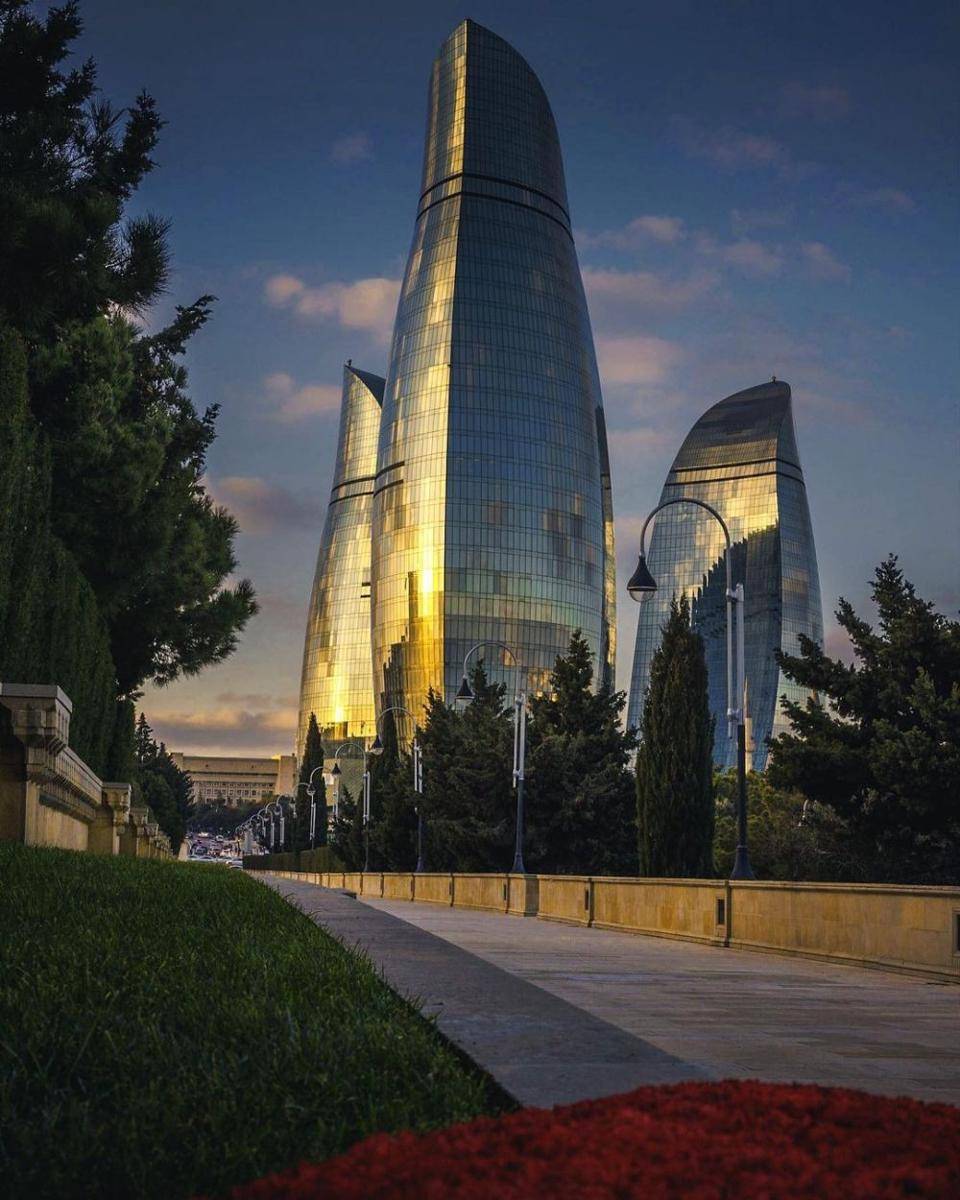 Potret Baku (instagram.com/brandonjperspectives)