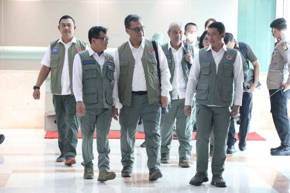 Kepala BNPB beserta jajaran pejabat tinggi BNPB tiba di Gedung DPR RI, Jakarta pada Rabu (12/4) untuk mengikuti rapat kerja dengan Komisi VIII DPR RI. (dok. BNPB)
