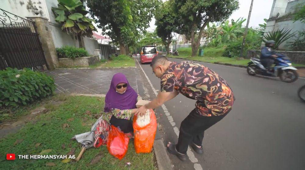 Anang dan Ashanty berbagi (YouTube.com/The Hermansyah A6)