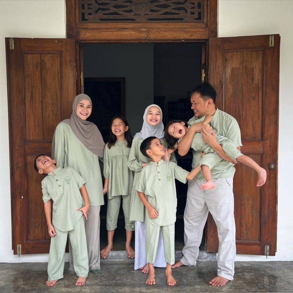 potret keluarga Hanung Bramantyo (instagram.com/zaskiadyamecca)