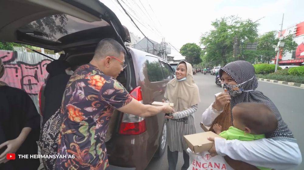 Anang dan Ashanty berbagi (YouTube.com/The Hermansyah A6)