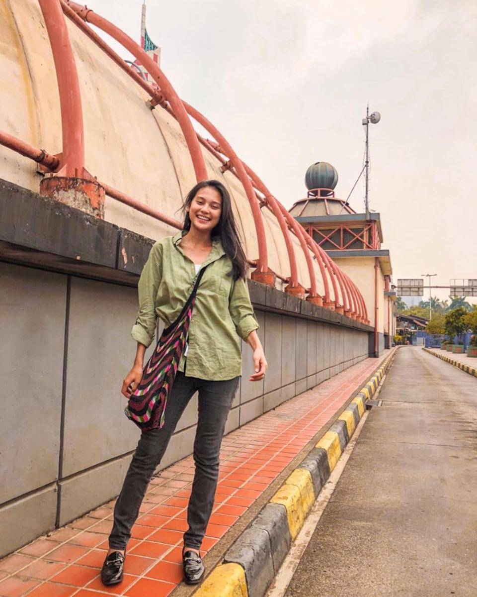 referensi outfit street style ala Indah Permatasari (instagram.com/indahpermatas)