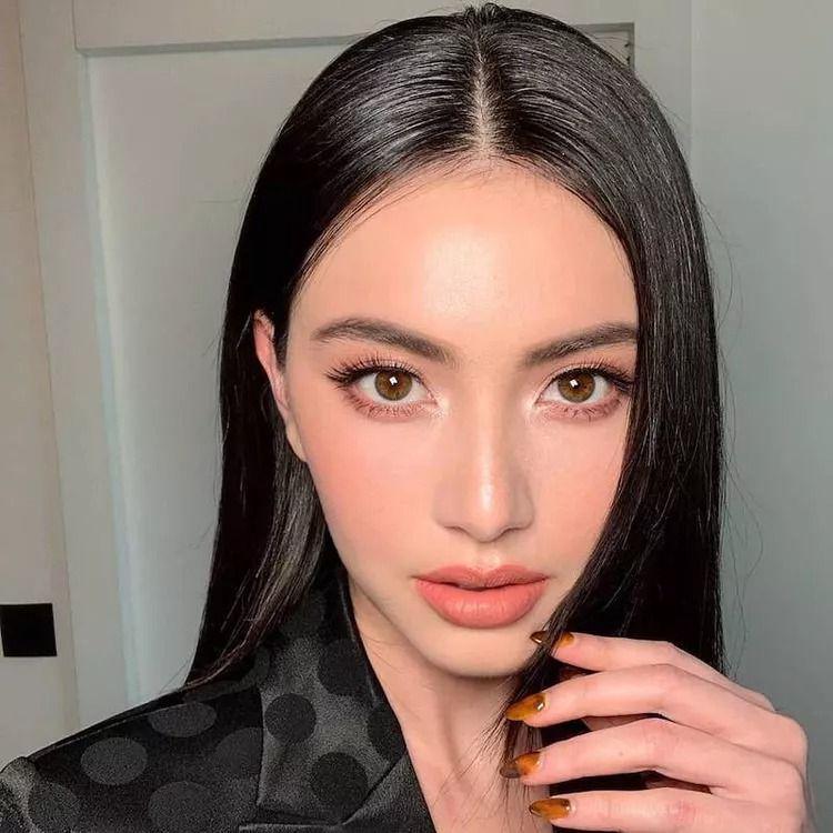 Inspirasi makeup untuk outfit hitam (instagram.com/davikah)