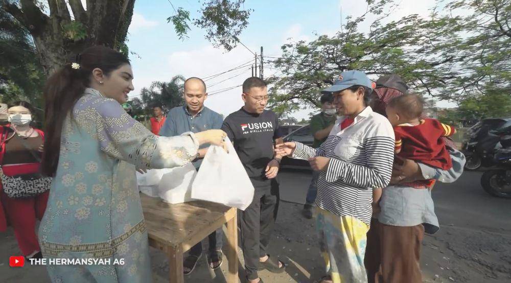 Anang dan Ashanty berbagi (YouTube.com/The Hermansyah A6)