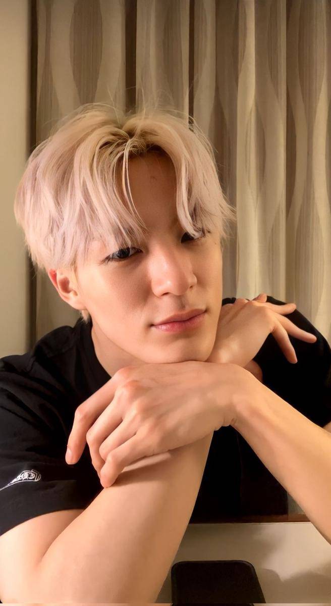 potret Jeno saat live di Instagram (instagram.com/nct_dream)