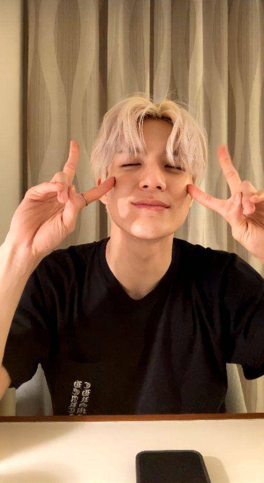 potret Jeno saat live di Instagram (instagram.com/nct_dream)