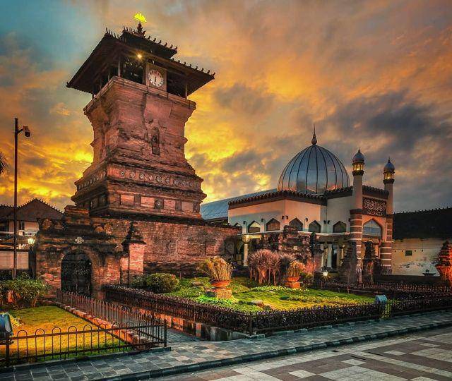 Masjid Menara Kudus (instagram.com/van.chariel)