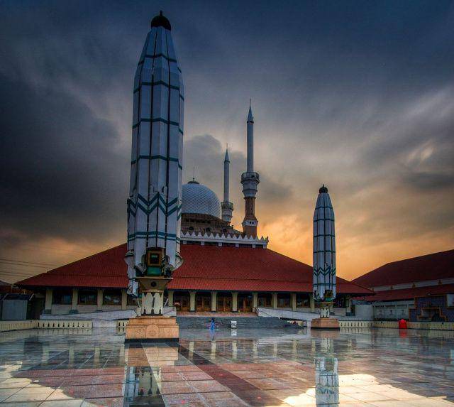 Masjid Agung Jawa Tengah (instagram.com/m.sairoji.a)