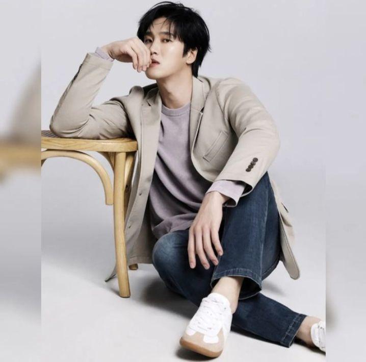 Potret OOTD Ahn Bo Hyun (instagram.com/bohyunahn.br)