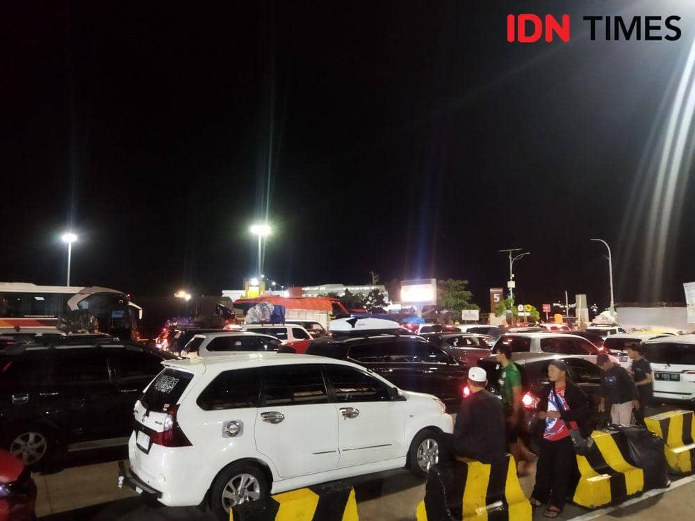 H-6 Penyeberangan di Pelabuhan Merak Masih Ramai Lancar
