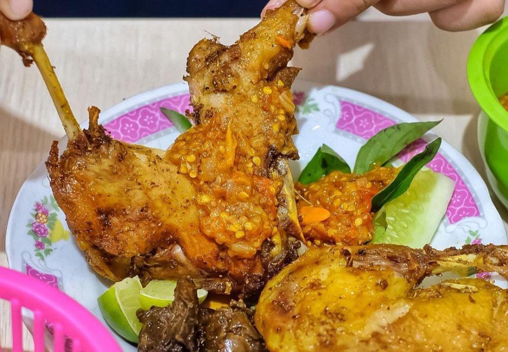 Bebek Goreng HT (instagram.com/surabayafoodies)