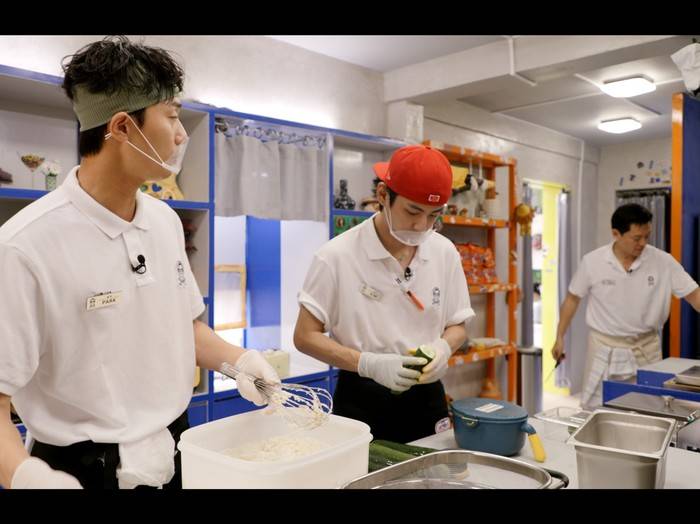 potret Park Seo Joon di variety show Jinny's Kitchen (dok. tvN)