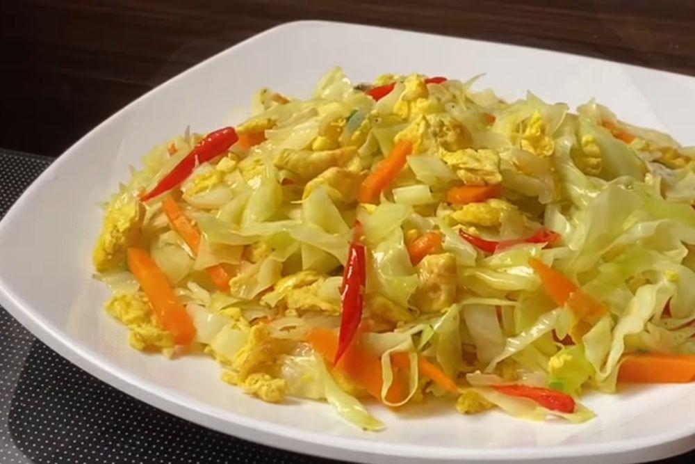 tumis sayur kol (youtube.com/Cheche Kitchen)