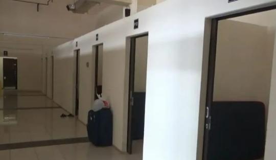 Tempat menginap di Terminal Terpadu Pulo Gebang, Cakung, Jakarta Timur, yang disediakan bagi pemudik selama libur Hari Raya Idul Fitri 1444 H, Selasa (11/4/2023). ANTARA/Syaiful Hakim
