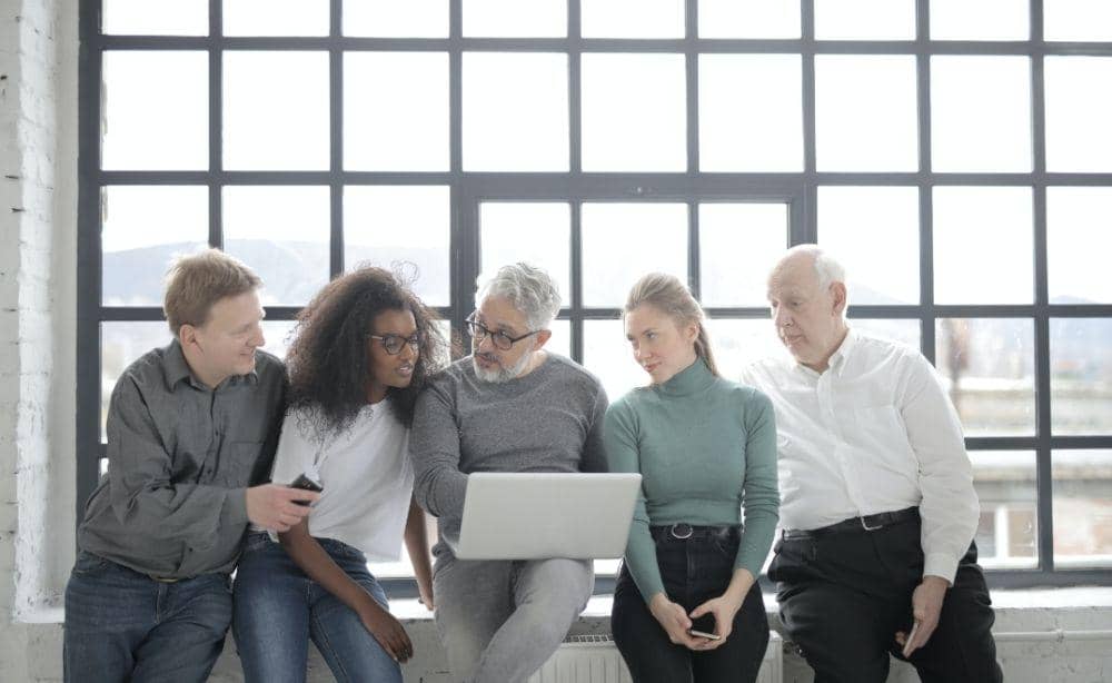 ilustrasi orang berunding (pexels.com/andrea piacquadio)