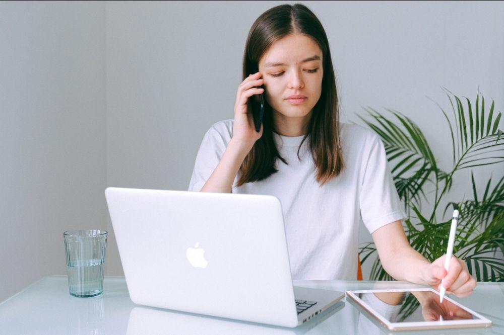 ilustrasi telepon (pexels.com/Anna Shvets)