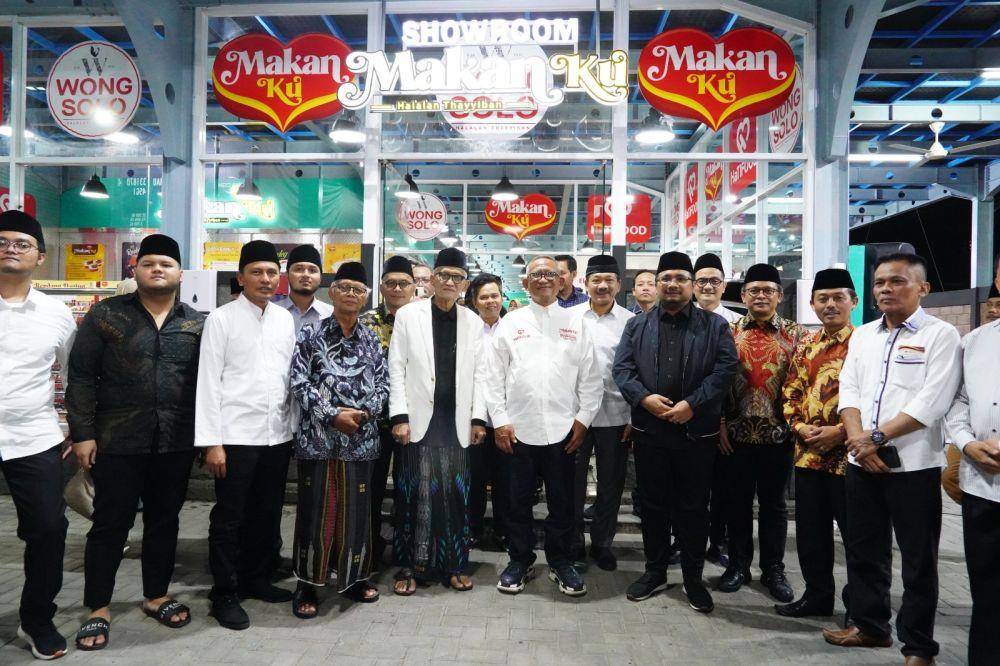 Menteri Agama Yaqut Cholil Qoumas melepas ekspor perdana satu kontainer produk makanan ke Arab Saudi (Dok. Kemenag)