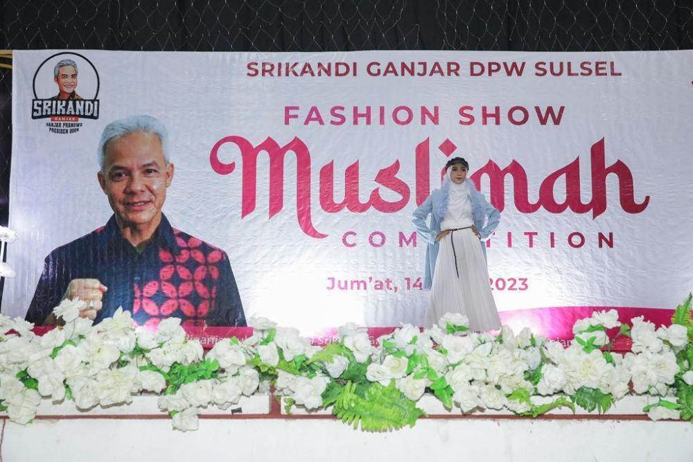 Kelompok relawan Srikandi Ganjar Sulsel menggelar lomba fashion show untuk mendekatkan diri dengan perempuan muda. (Dok. Istimewa)