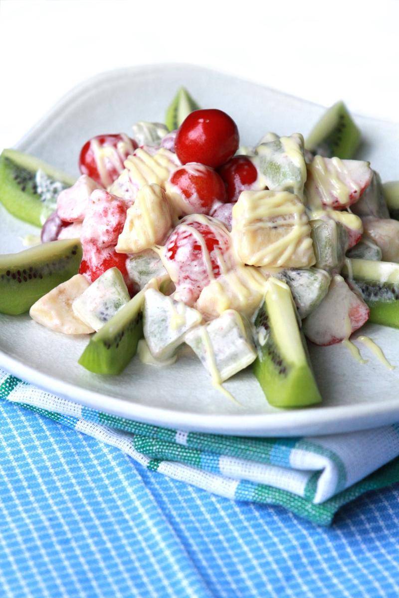 ilustrasi salad buah (unsplash.com/yang louie)