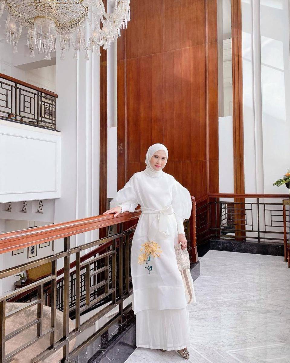 inspirasi OOTD warna putih ala Vita Nurvitasari (instagram.com/vita.nurvitasari)