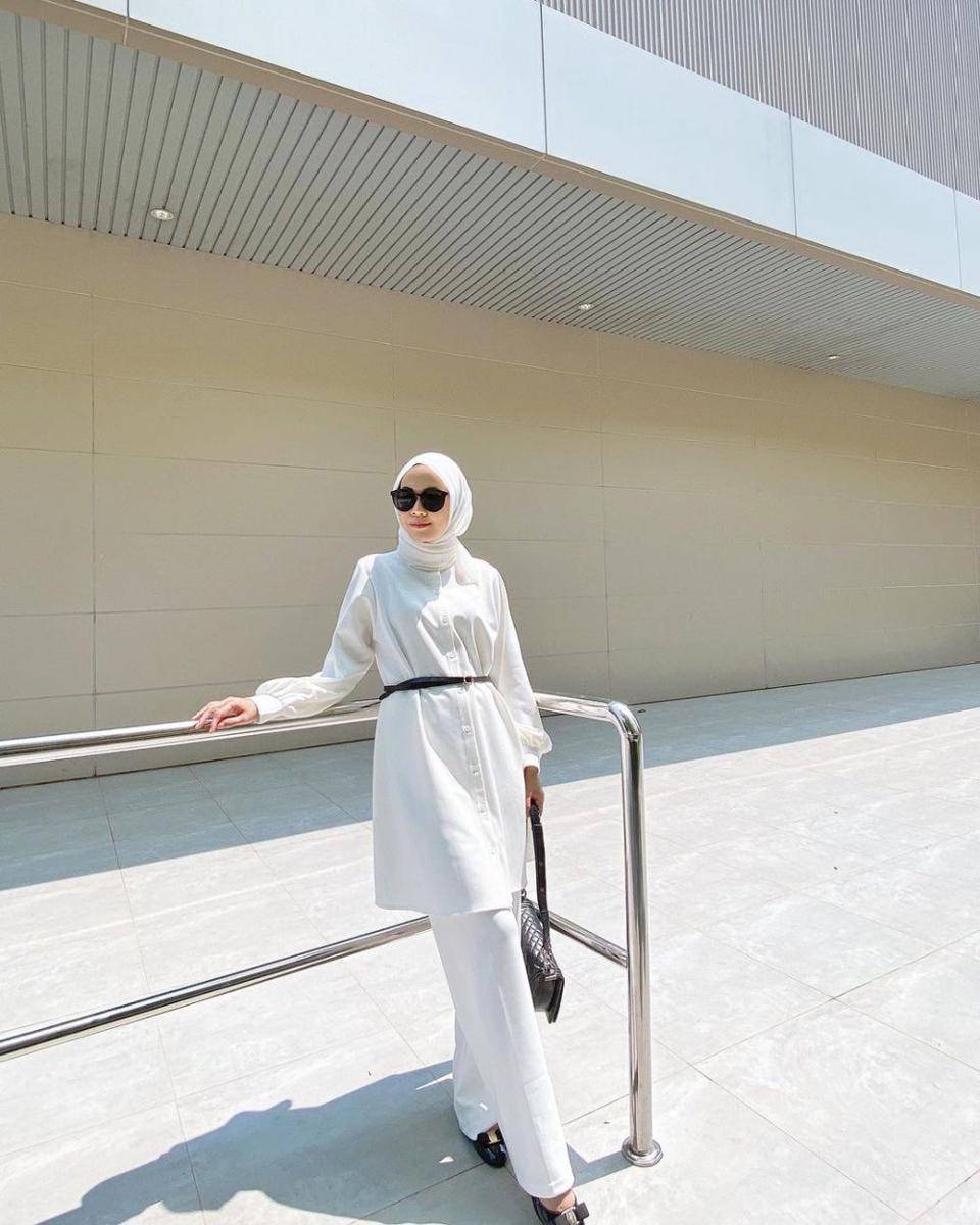 inspirasi OOTD warna putih ala Vita Nurvitasari (instagram.com/vita.nurvitasari)