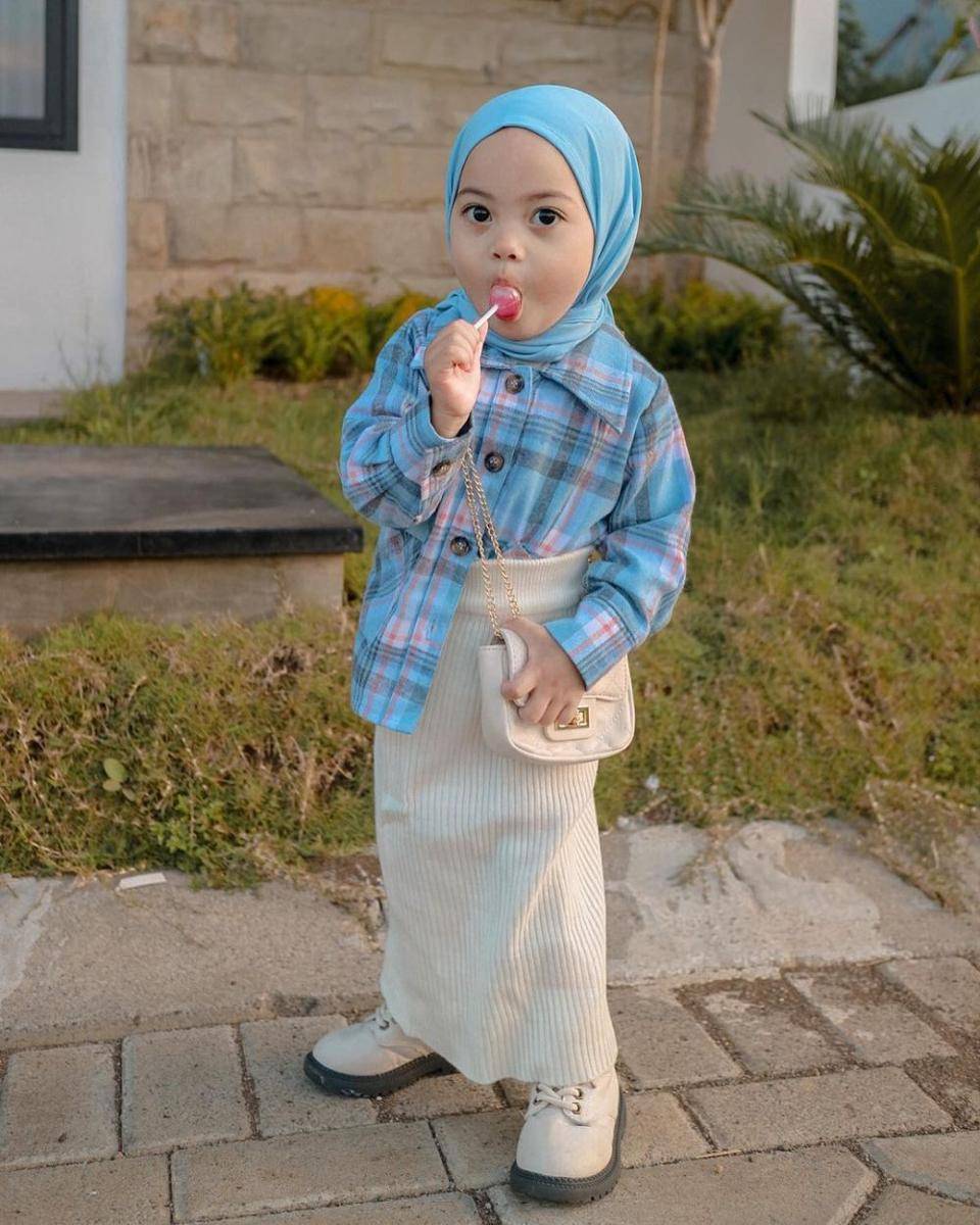 Ootd lebaran anak perempuan (Instagram/babyshireenaqila)