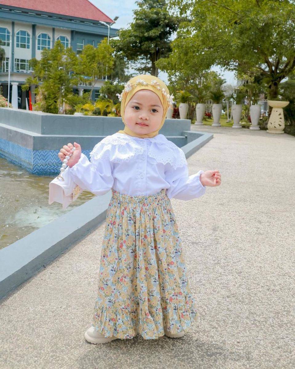 Ootd lebaran anak perempuan (Instagram/babyshireenaqila)