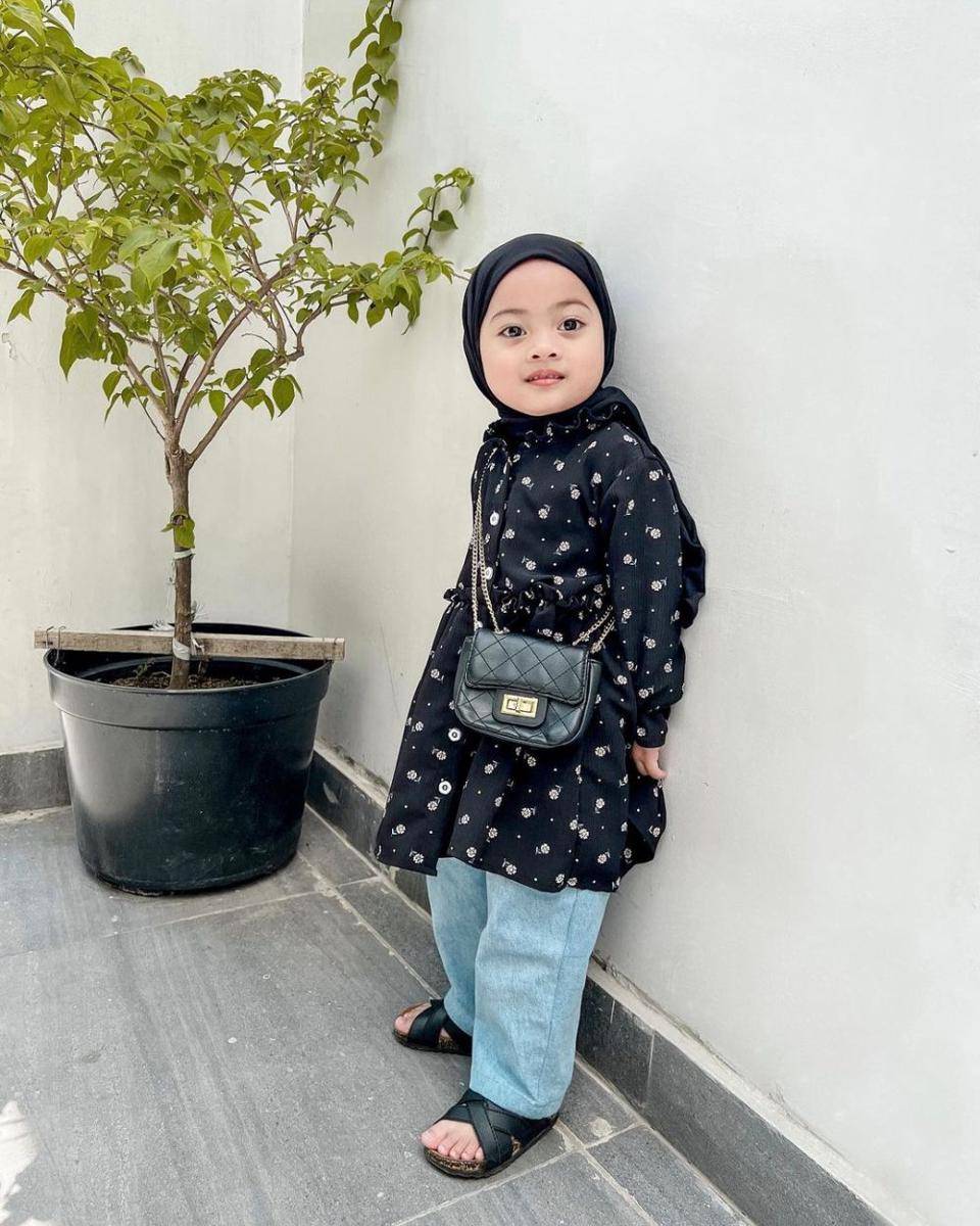Ootd lebaran anak perempuan (Instagram/babyshireenaqila)