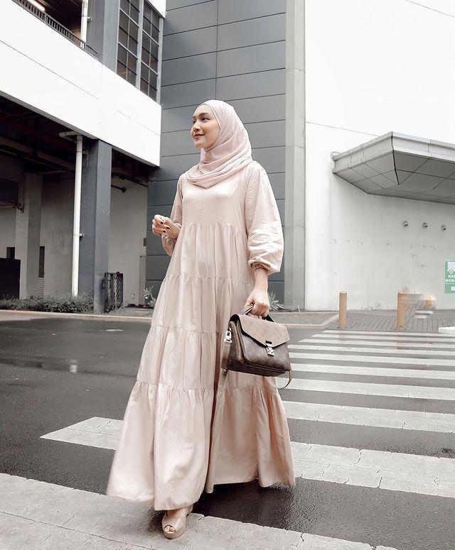 Melody Prima dengan dress pastelnya (instagram.com/melodyprima)