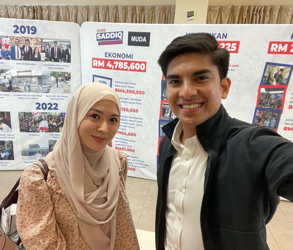 9 Potret Kedekatan Ayana Moon dan Syed Saddiq, Kawal Sampai Halal!