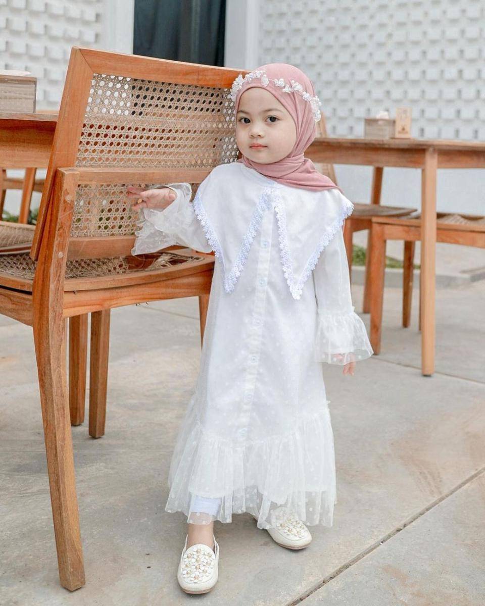 Ootd lebaran anak perempuan (Instagram/babyshireenaqila)