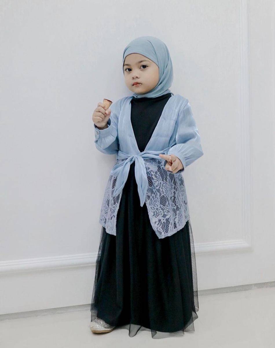 Ootd lebaran anak perempuan (Instagram/babyshireenaqila)