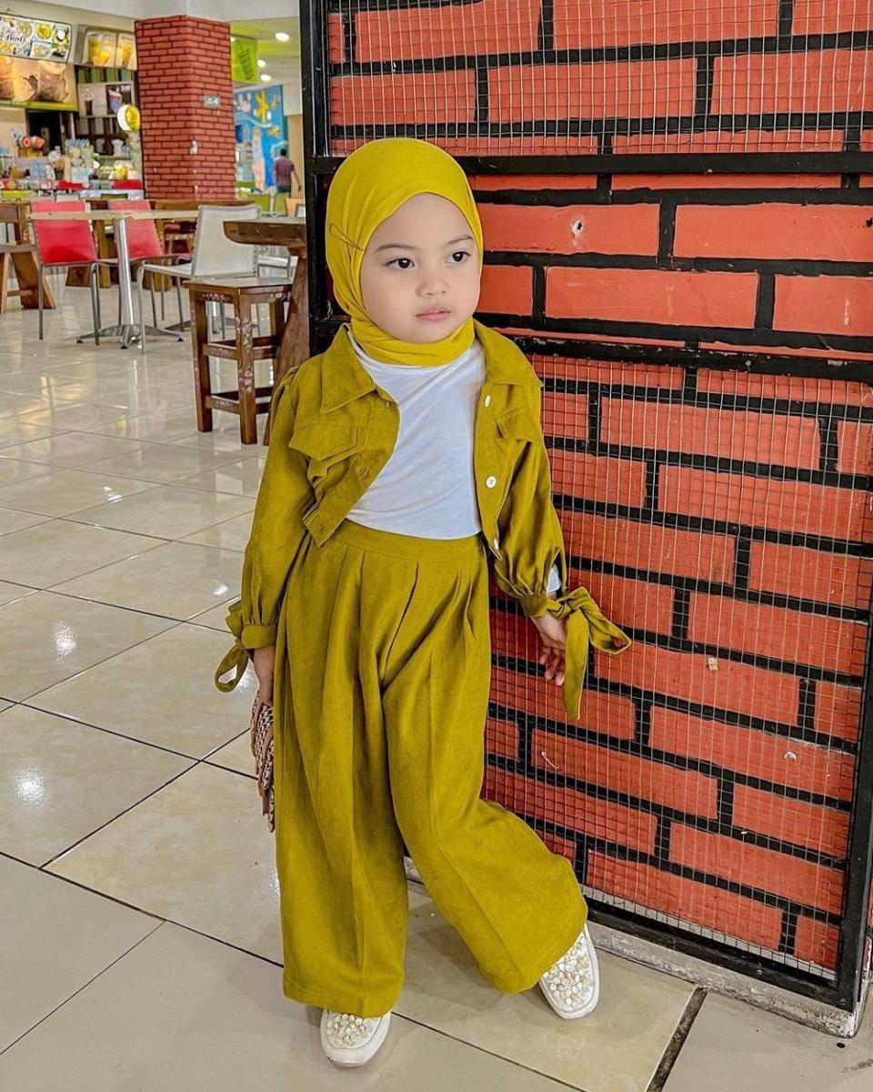 Ootd lebaran anak perempuan (Instagram/babyshireenaqila)