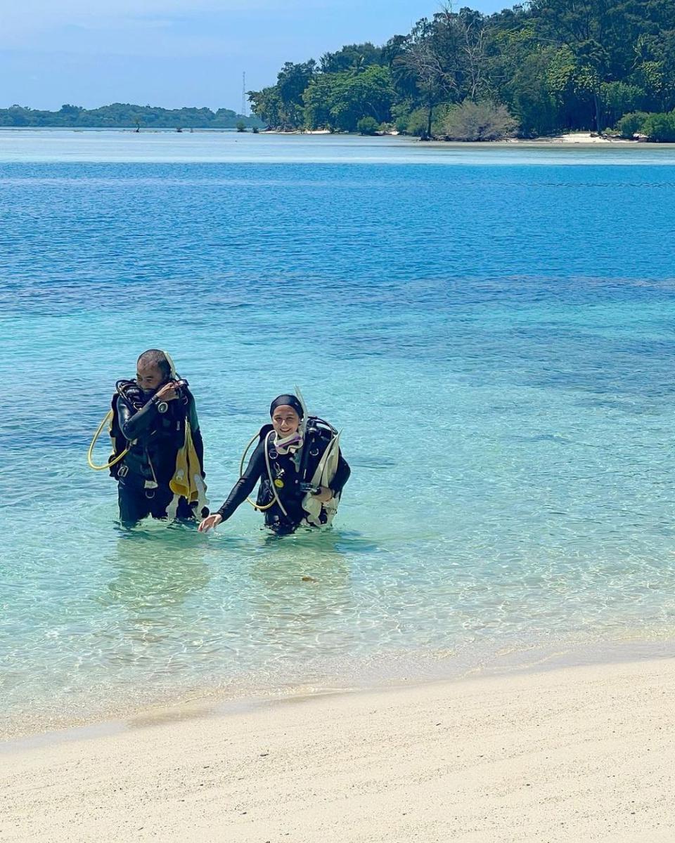 potret Prilly Latuconsina saat diving (instagram.com/prillylatuconsina96)