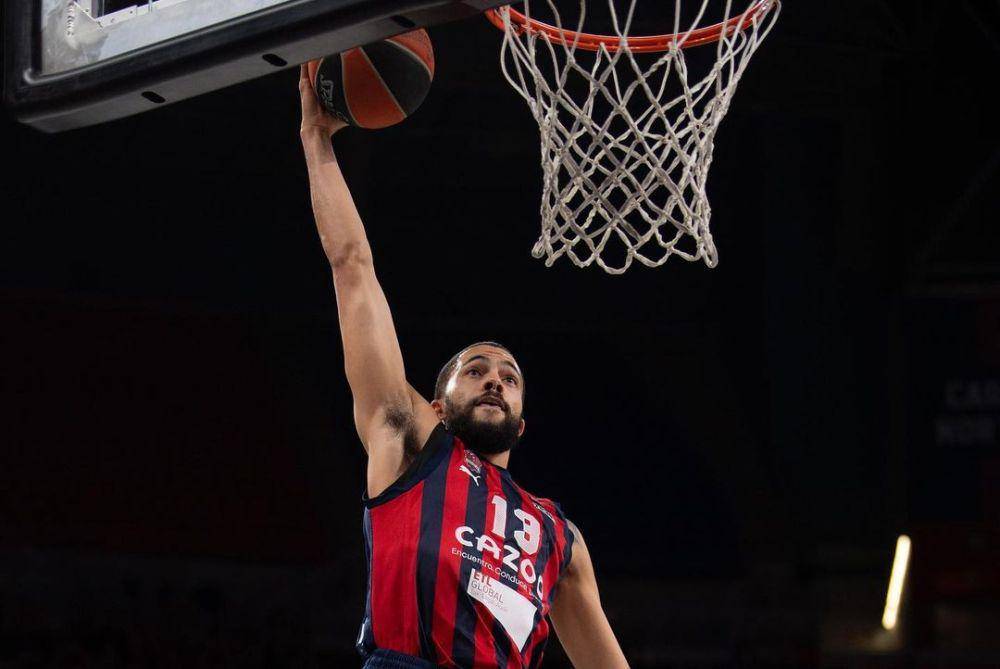 Darius Thompson saat berseragam Cazoo Baskonia. (instagram.com/baskonia1959)