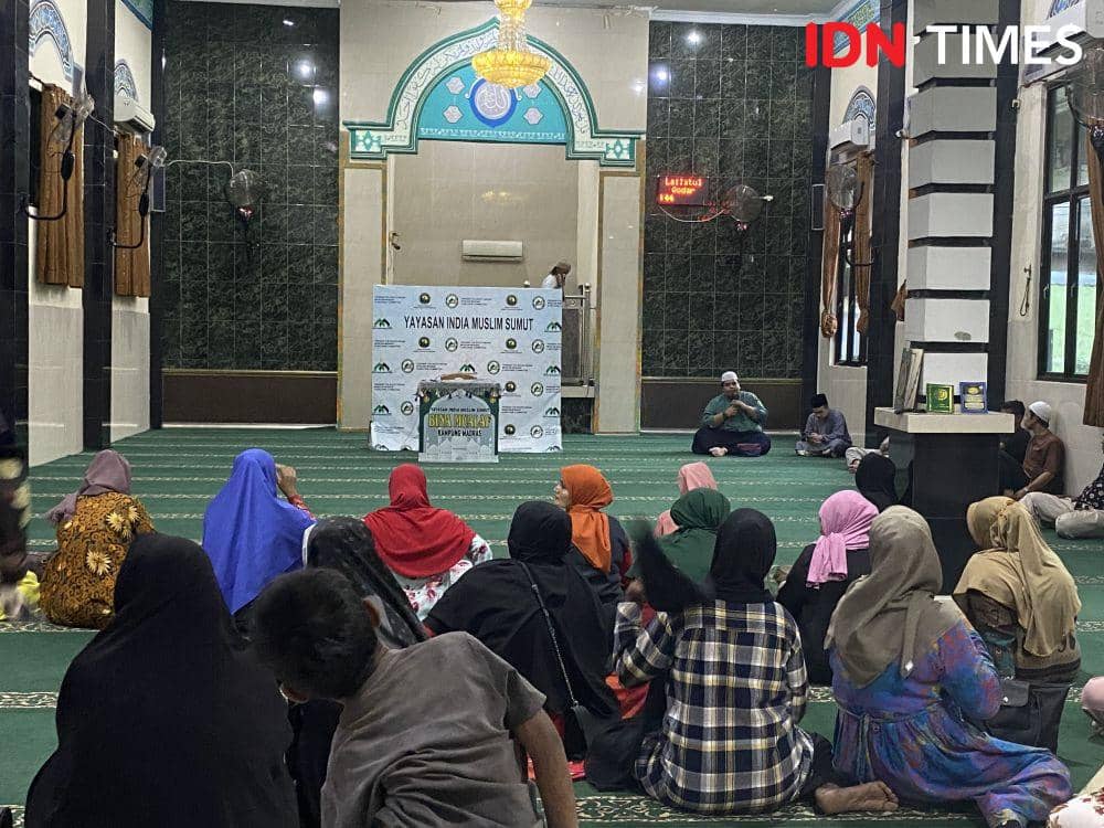 Suasana pengajian di Masjid Ghaudiyah Medan (IDN Times/Indah Permata Sari)