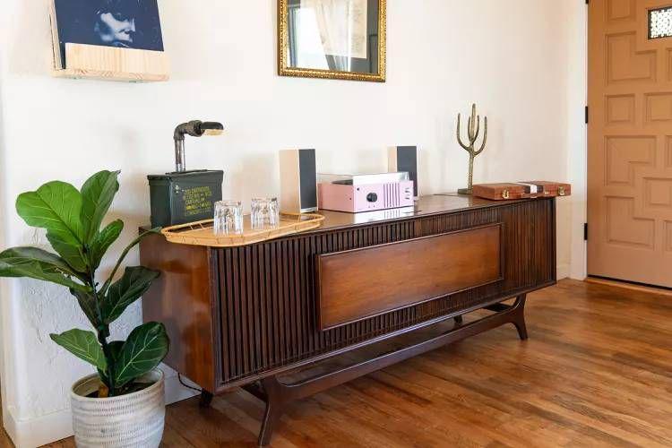 ilustrasi furnitur kamar tidur gaya mid-century modern (dok. The Spruce)