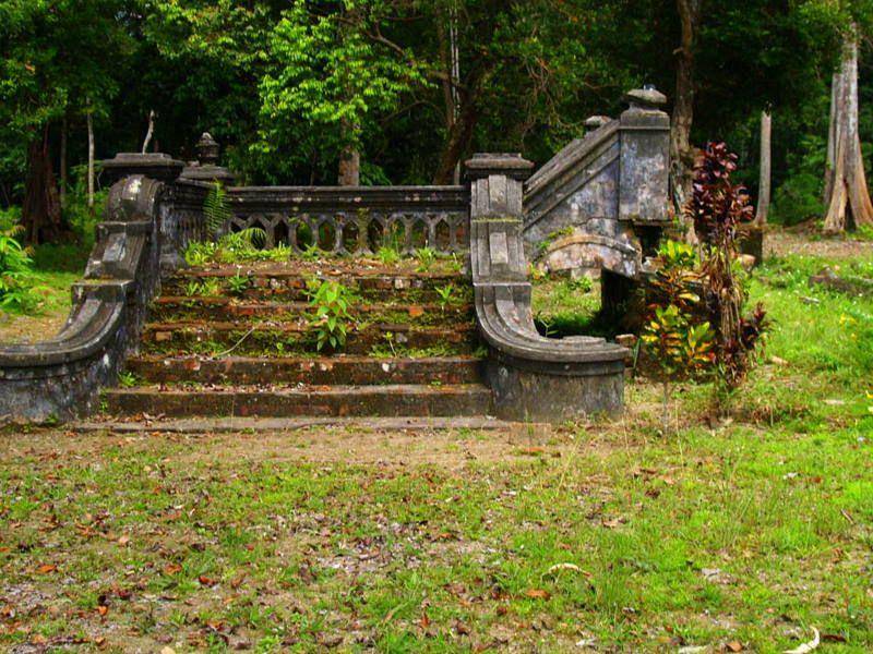 Ilustrasi Makam Sultan Mahmud Riayat Syah (kebudayaan.kemdikbud.go.id)