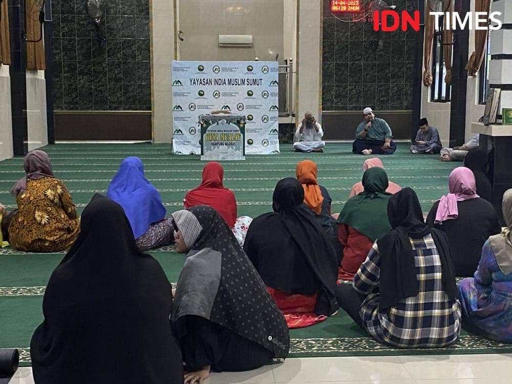 Suasana pengajian di Masjid Ghaudiyah Medan (IDN Times/Indah Permata Sari)