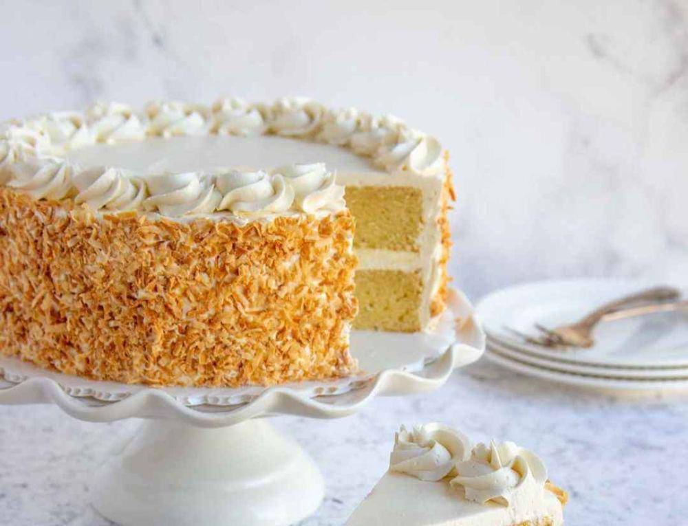 coconut cake (instagram.com/bakesbybrownsugar)
