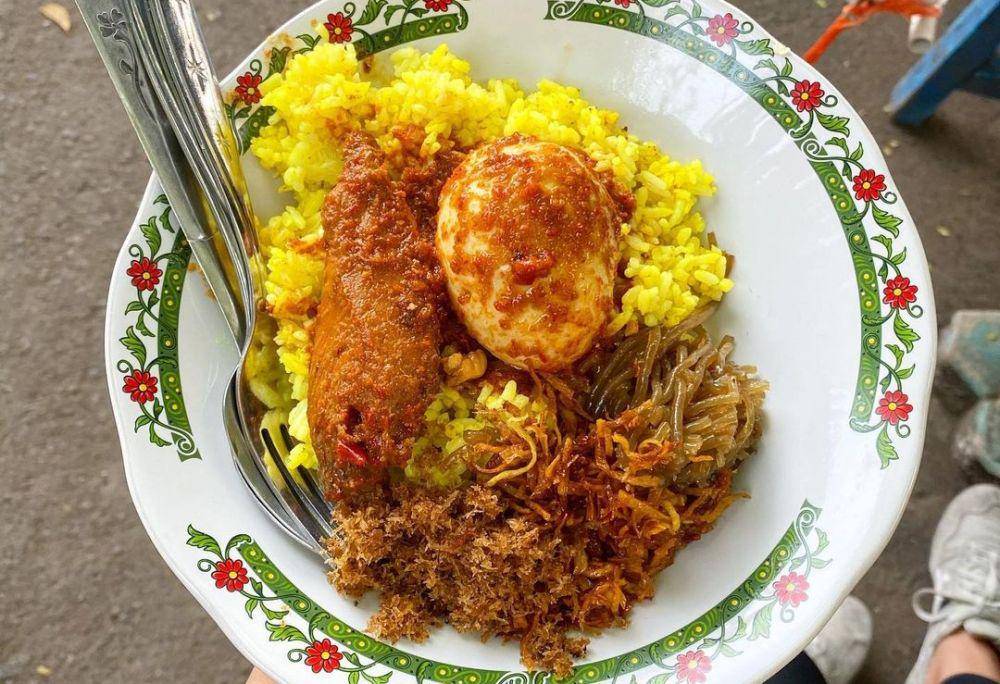 Nasi Kuning Avon (instagram.com/kulinersby)