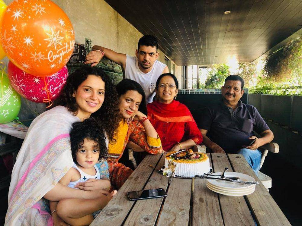 keluarga Kangana Ranaut (instagram.com/kanganaranaut)