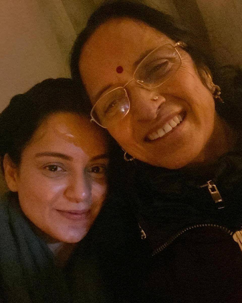 Kangana Ranaut dan mama (instagram.com/kanganaranaut)