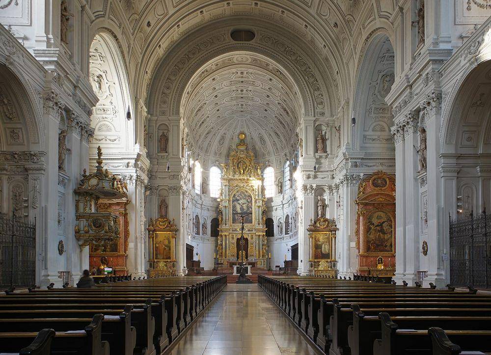 interior gereja di Jerman dengan gaya renaissance yang kuat (commons.wikimedia.org/wiki/User:Berthold_Werner)