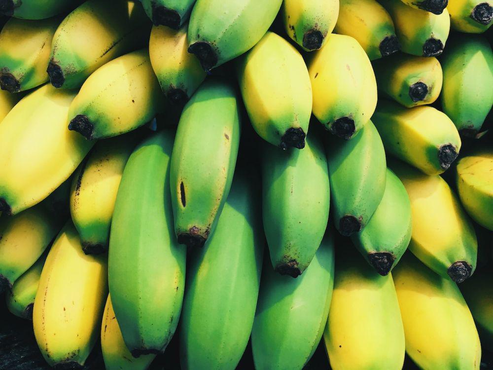 pisang berwarna hijau (pexels.com/Scott Webb)