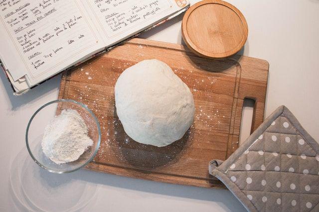 ilustrasi bahan dough (unsplash.com/Sara Groblechner)